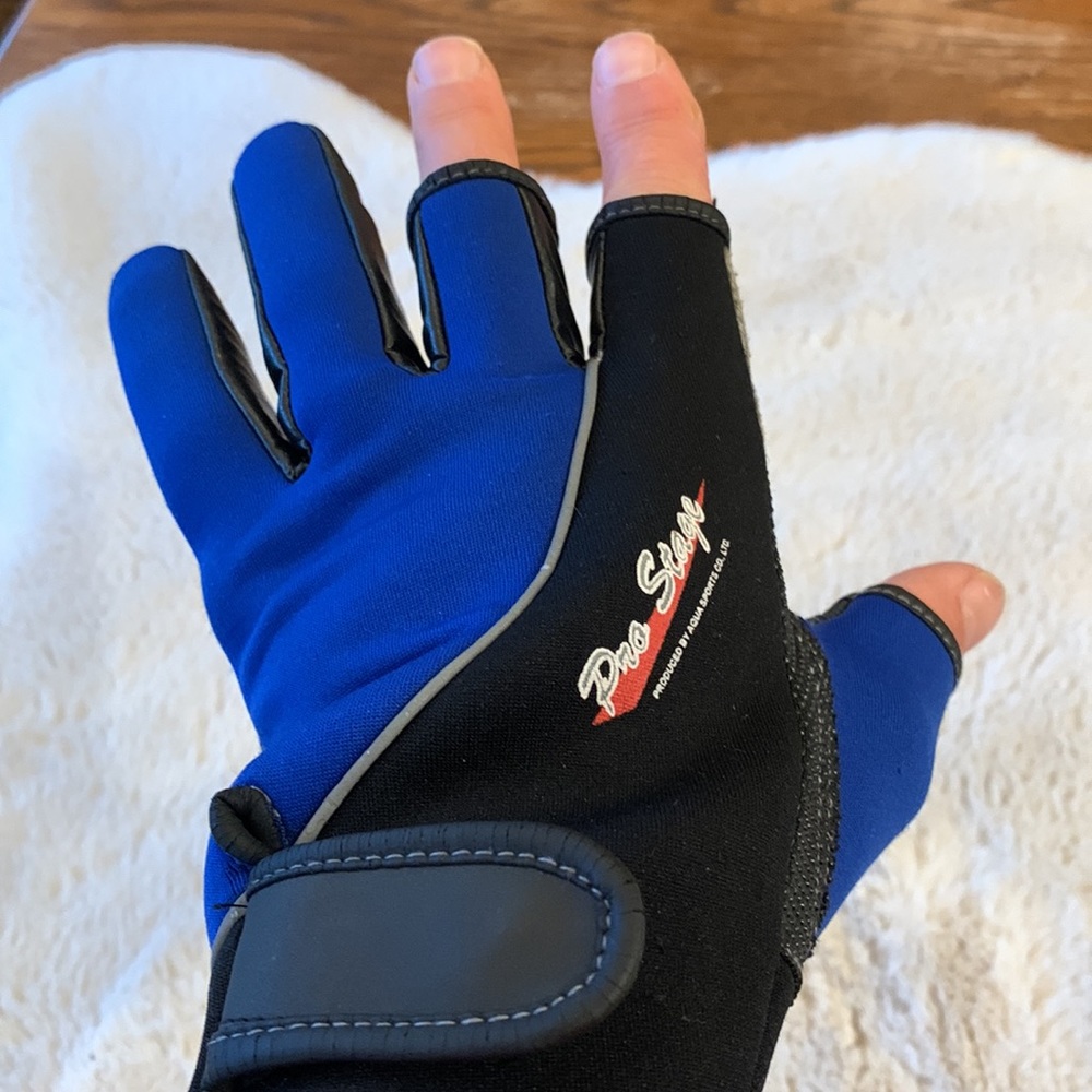 Water or wake board ski gloves. - Picture 10 of 10
